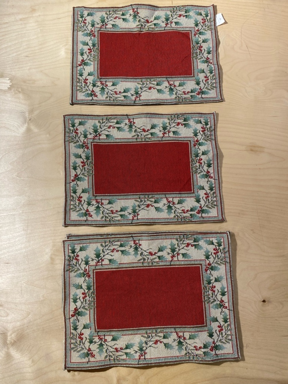 Windham Home Set of 4 Holiday Holly Red Placements (RD)